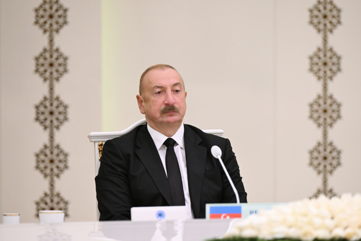 Turkmenbachi: Ilham Aliyev et Gourbangouly Berdimouhamedov tiennent une réunion élargie aux délégations