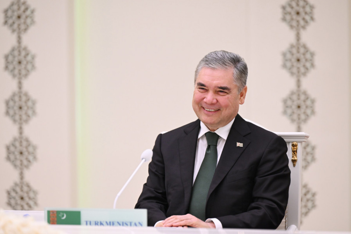 Turkmenbachi: Ilham Aliyev et Gourbangouly Berdimouhamedov tiennent une réunion élargie aux délégations