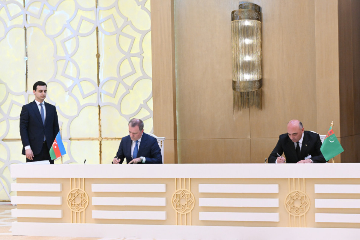 Cérémonie de signature des documents s'est tenue à Turkmenbachi en présence des dirigeants azerbaïdjanais, turkmène et ouzbek