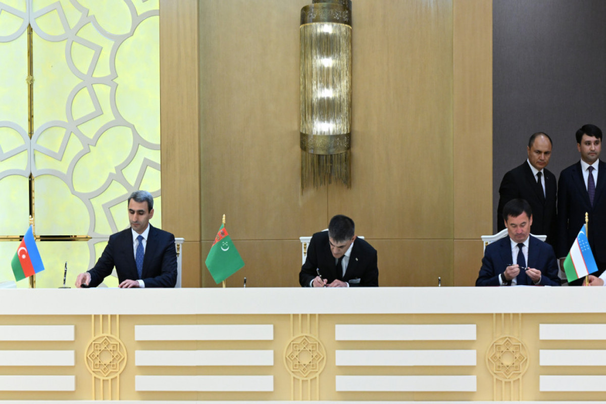 Cérémonie de signature des documents s'est tenue à Turkmenbachi en présence des dirigeants azerbaïdjanais, turkmène et ouzbek