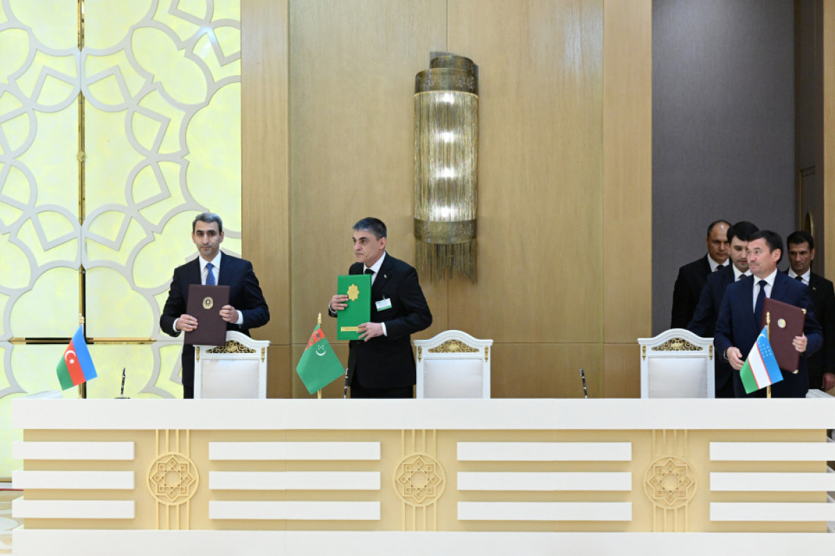 Cérémonie de signature des documents s'est tenue à Turkmenbachi en présence des dirigeants azerbaïdjanais, turkmène et ouzbek