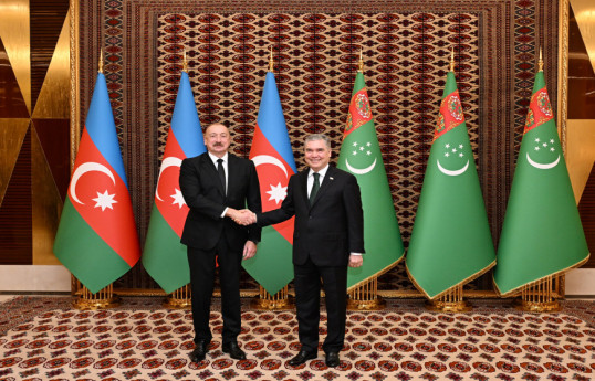 Le président azerbaïdjanais s’entretient en tête-à-tête avec le président du Conseil du peuple du Turkménistan