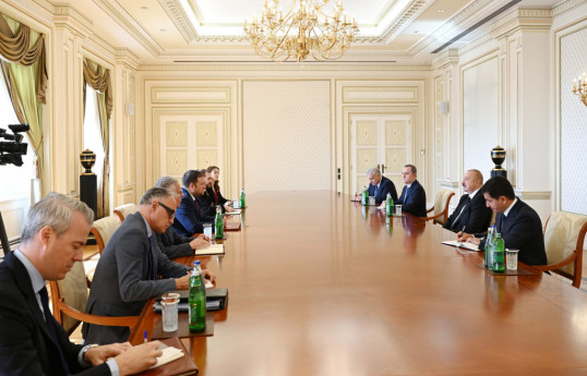 Le président azerbaïdjanais reçoit le ministre d'État britannique pour l'Europe, l'Amérique du Nord et les territoires d'outre-mer