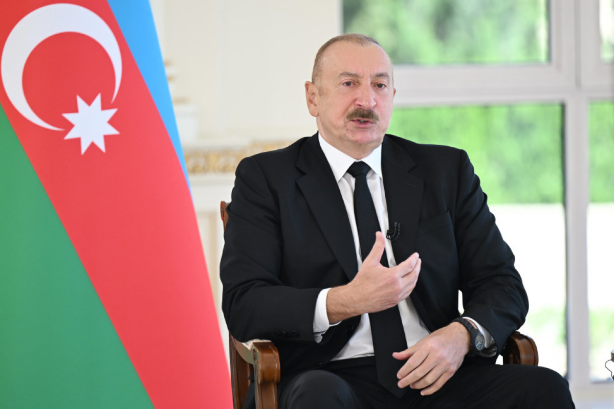 Le président azerbaïdjanais Ilham Aliyev accorde une interview à la chaîne Al-Arabiya