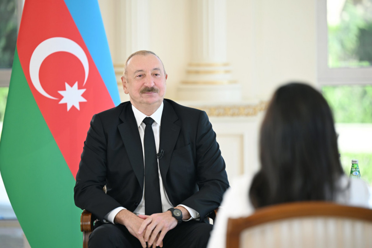 Le président azerbaïdjanais Ilham Aliyev accorde une interview à la chaîne Al-Arabiya