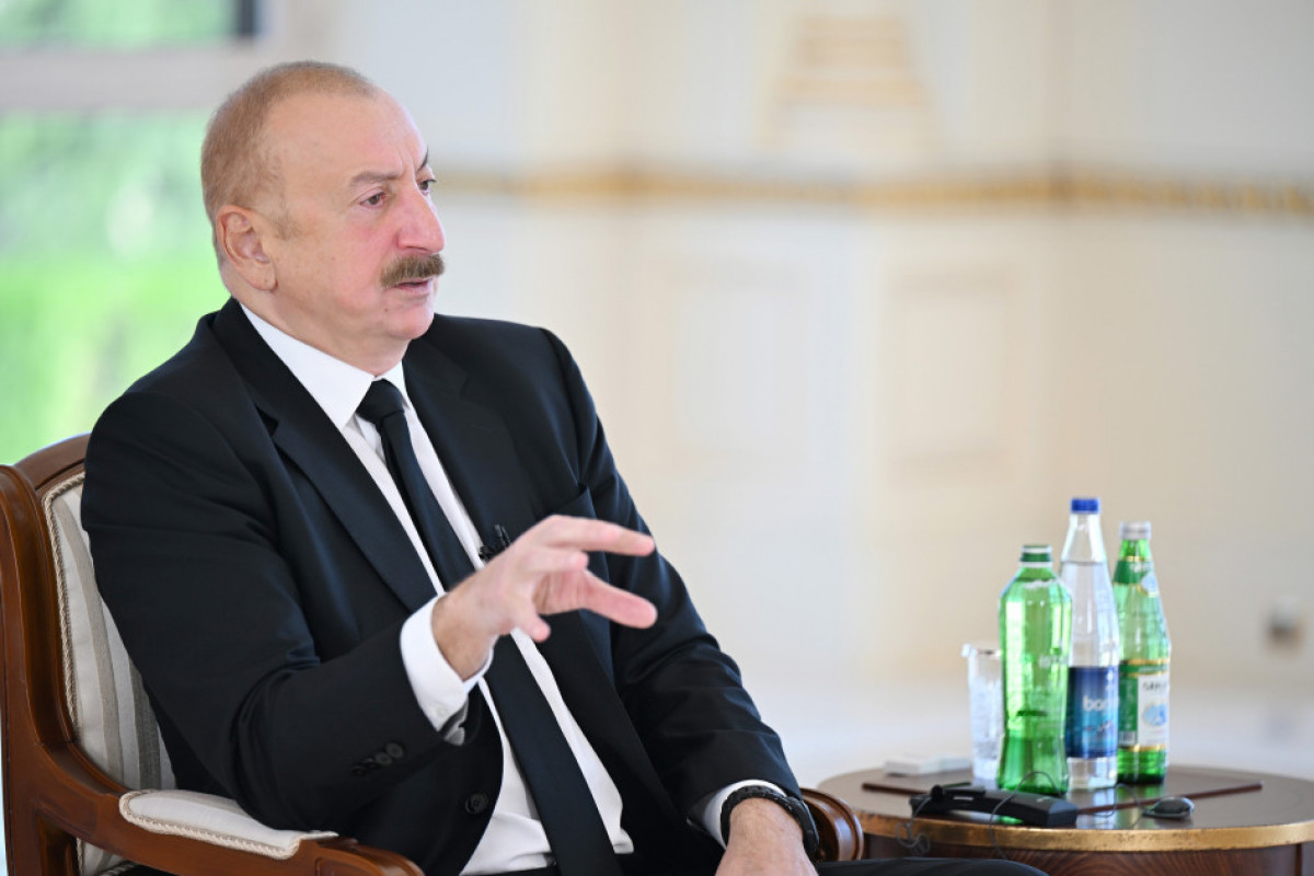 Le président azerbaïdjanais Ilham Aliyev accorde une interview à la chaîne Al-Arabiya