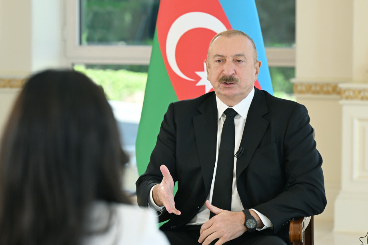 Le président azerbaïdjanais Ilham Aliyev accorde une interview à la chaîne Al-Arabiya