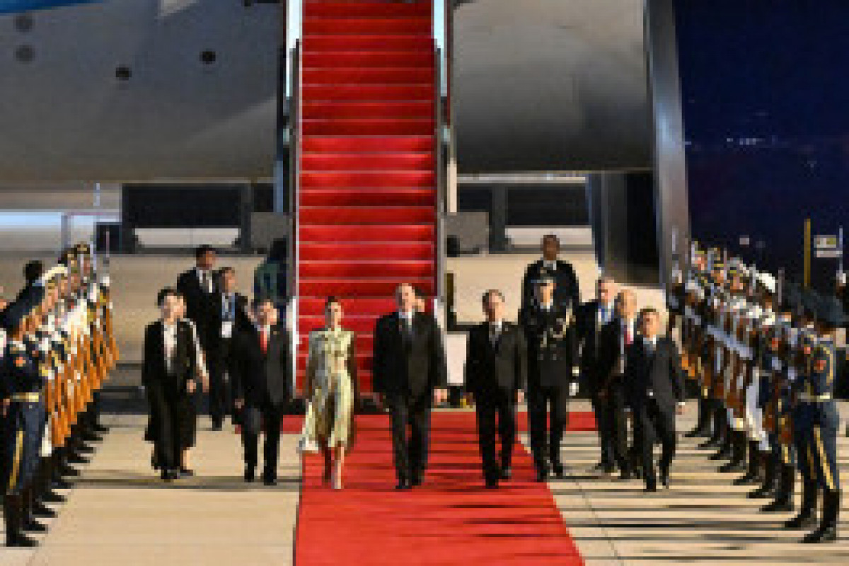 Le président Ilham Aliyev entame une visite de travail en Chine