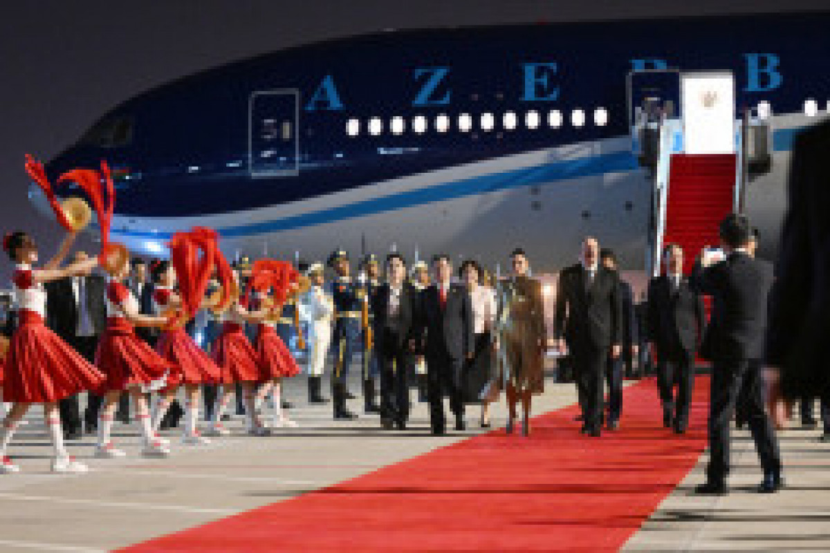 Le président Ilham Aliyev entame une visite de travail en Chine