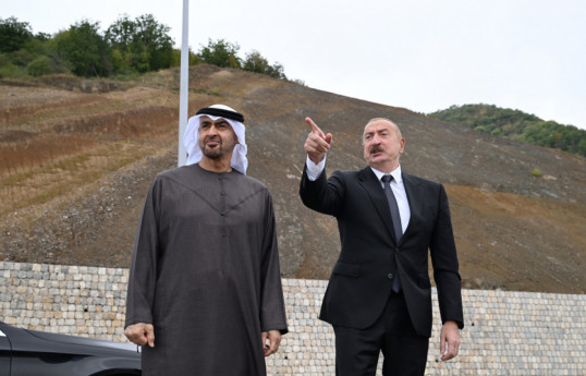 Le président : La visite du leader des Émirats arabes unis au Karabakh a également une signification symbolique particulière