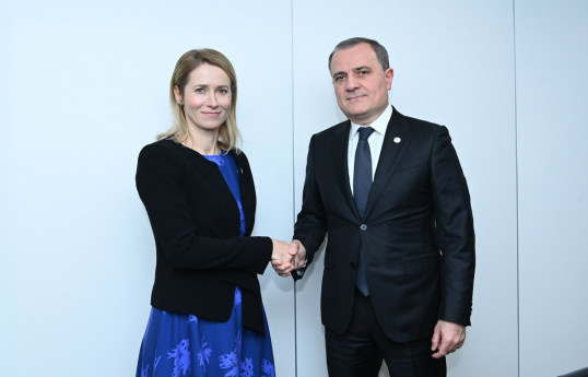 Djeyhoun Baïramov a discuté des questions régionales avec Kaja Kallas