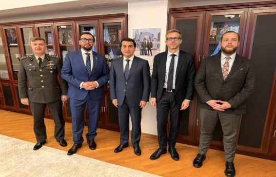 Hikmet Hadjiyev a rencontré le chef du bureau de l’OTAN dans le Caucase du Sud