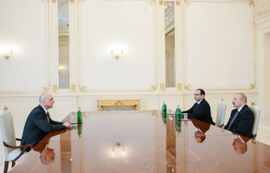 Le président Ilham Aliyev a reçu le président de la société John Deere pour l’Asie centrale et les pays de la CEI