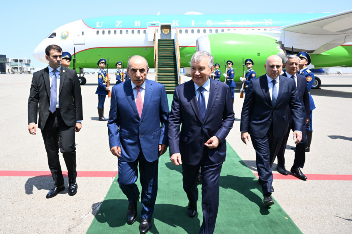 Le président ouzbek arrive en Azerbaïdjan pour une visite d’Etat