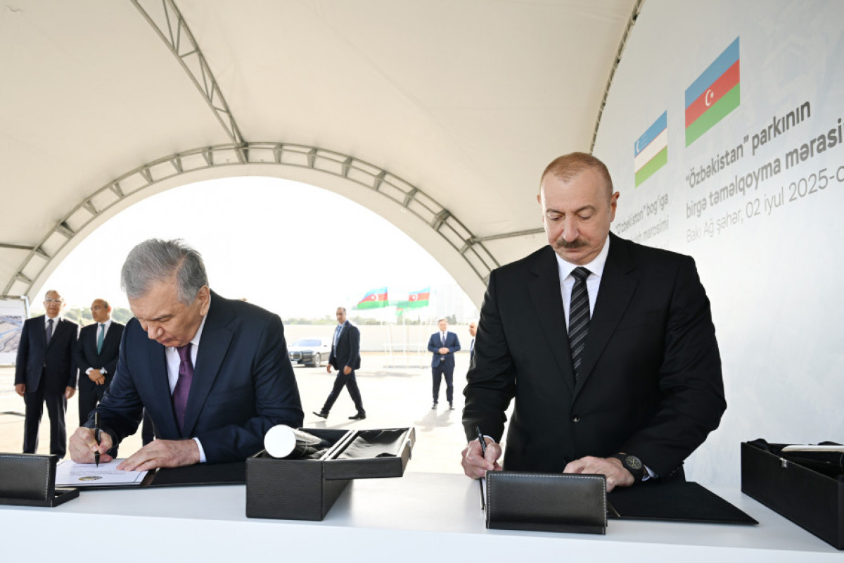 Pose de la première pierre du parc « Ouzbékistan » à Bakou