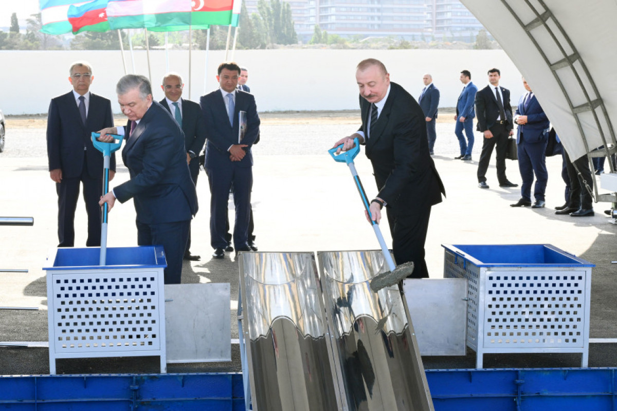 Pose de la première pierre du parc « Ouzbékistan » à Bakou