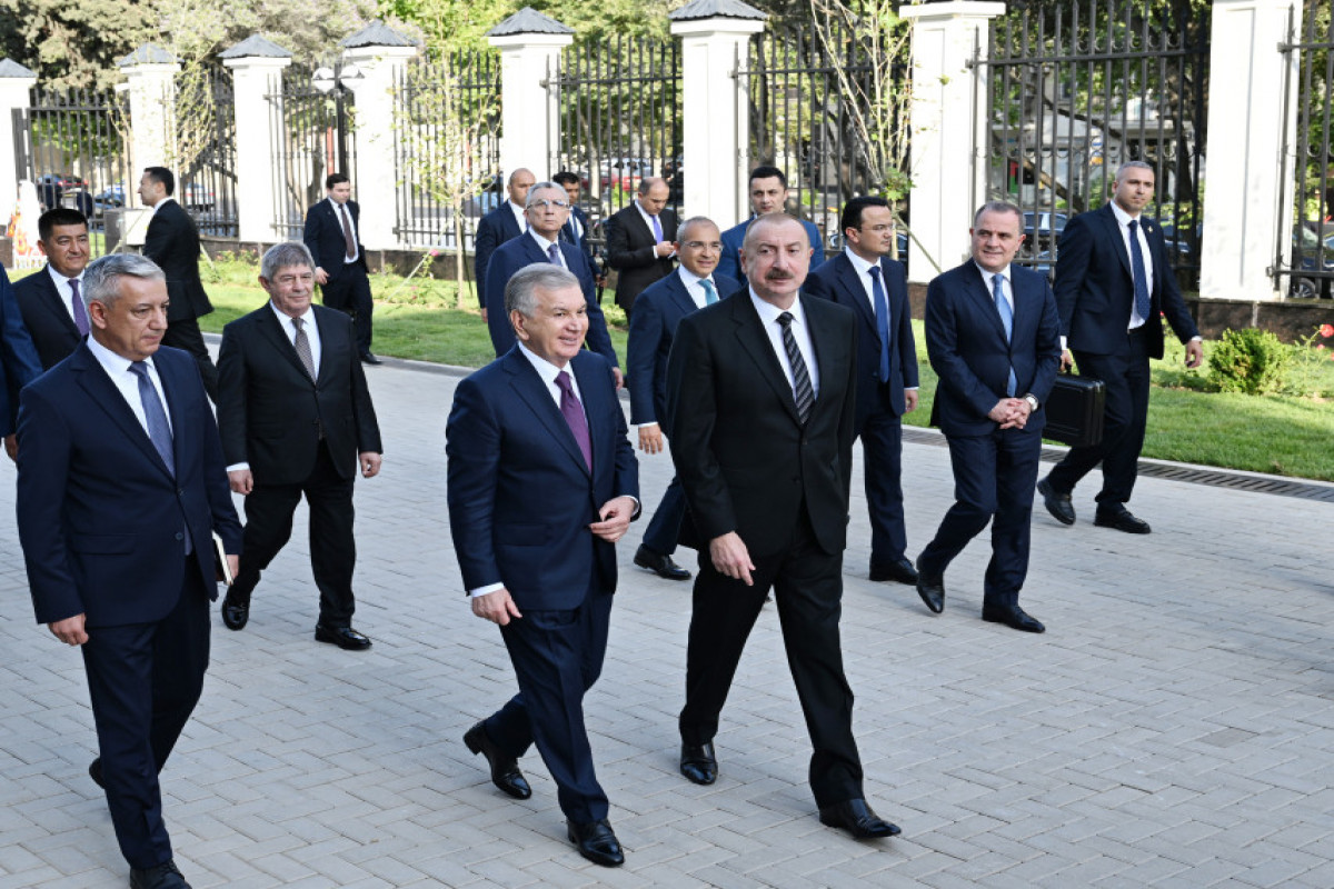 Les présidents Aliyev et Mirzioïev participent à l’inauguration du nouveau bâtiment de l’ambassade d’Ouzbékistan à Bakou