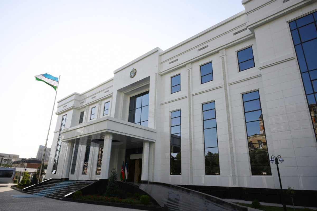 Les présidents Aliyev et Mirzioïev participent à l’inauguration du nouveau bâtiment de l’ambassade d’Ouzbékistan à Bakou