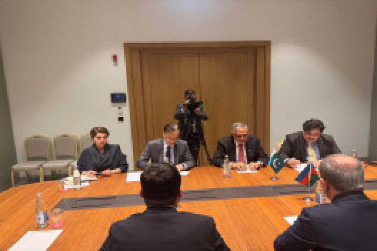 Les ministres des Affaires étrangères azerbaïdjanais et pakistanais discutent de questions internationales à Khankendi