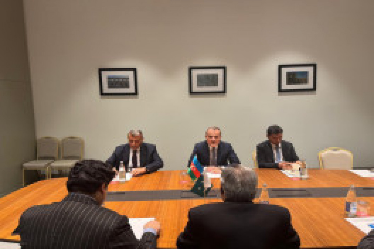 Les ministres des Affaires étrangères azerbaïdjanais et pakistanais discutent de questions internationales à Khankendi
