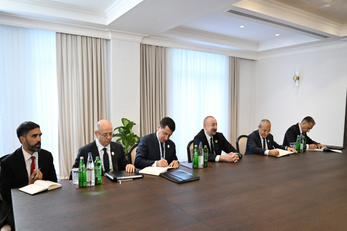 Le président azerbaïdjanais reçoit le ministre émirien de l’Industrie et des Technologies avancées