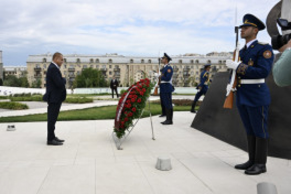 Visite du président de l'Assemblée nationale pakistanaise le parc de la Victoire à Bakou