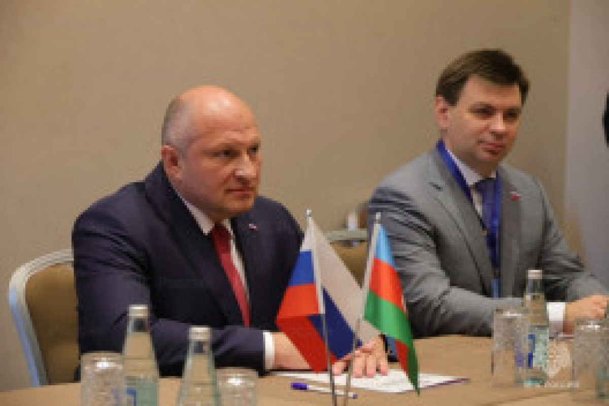 Le ministre azerbaïdjanais des Situations d'urgence s'entretient avec son homologue russe