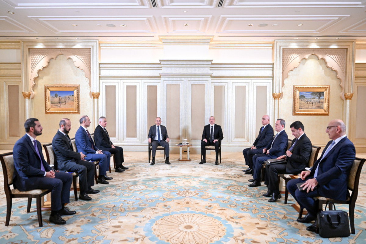 Rencontre du président Ilham Aliyev avec le Premier ministre Nikol Pachinian à Abou Dhabi - Vidéo  - Mise à jour 
