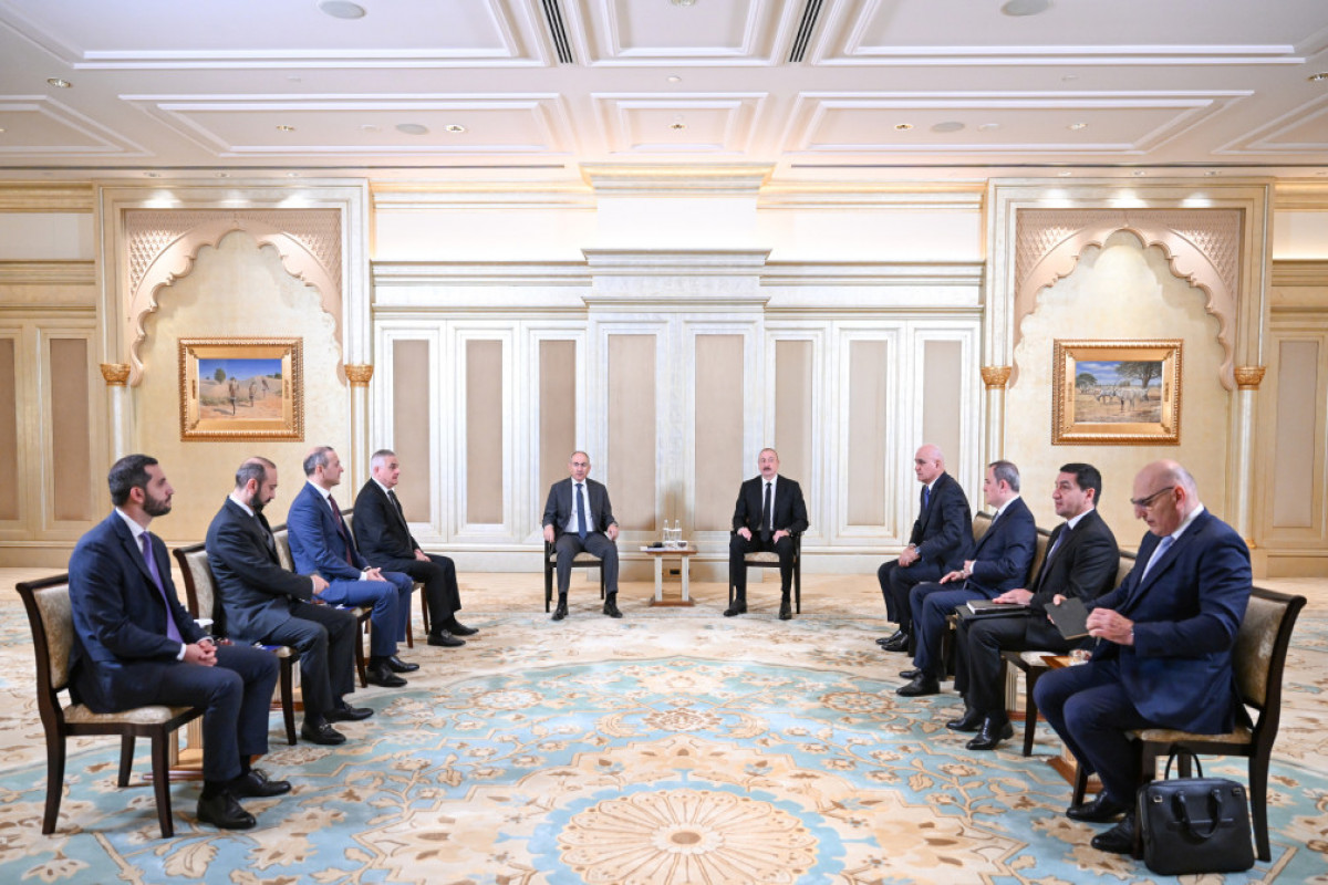 Rencontre du président Ilham Aliyev avec le Premier ministre Nikol Pachinian à Abou Dhabi - Vidéo  - Mise à jour 