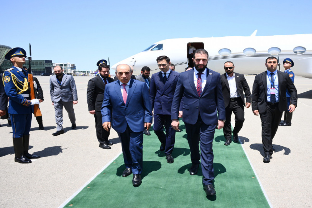 Le président intérimaire de la Syriie entame une visite de travail en Azerbaïdjan