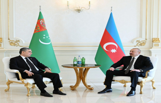 Le président azerbaïdjanais rencontre le président du Conseil du peuple du Turkménistan