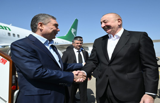 Le président du Conseil du peuple du Turkménistan arrive dans la région de Fuzouli