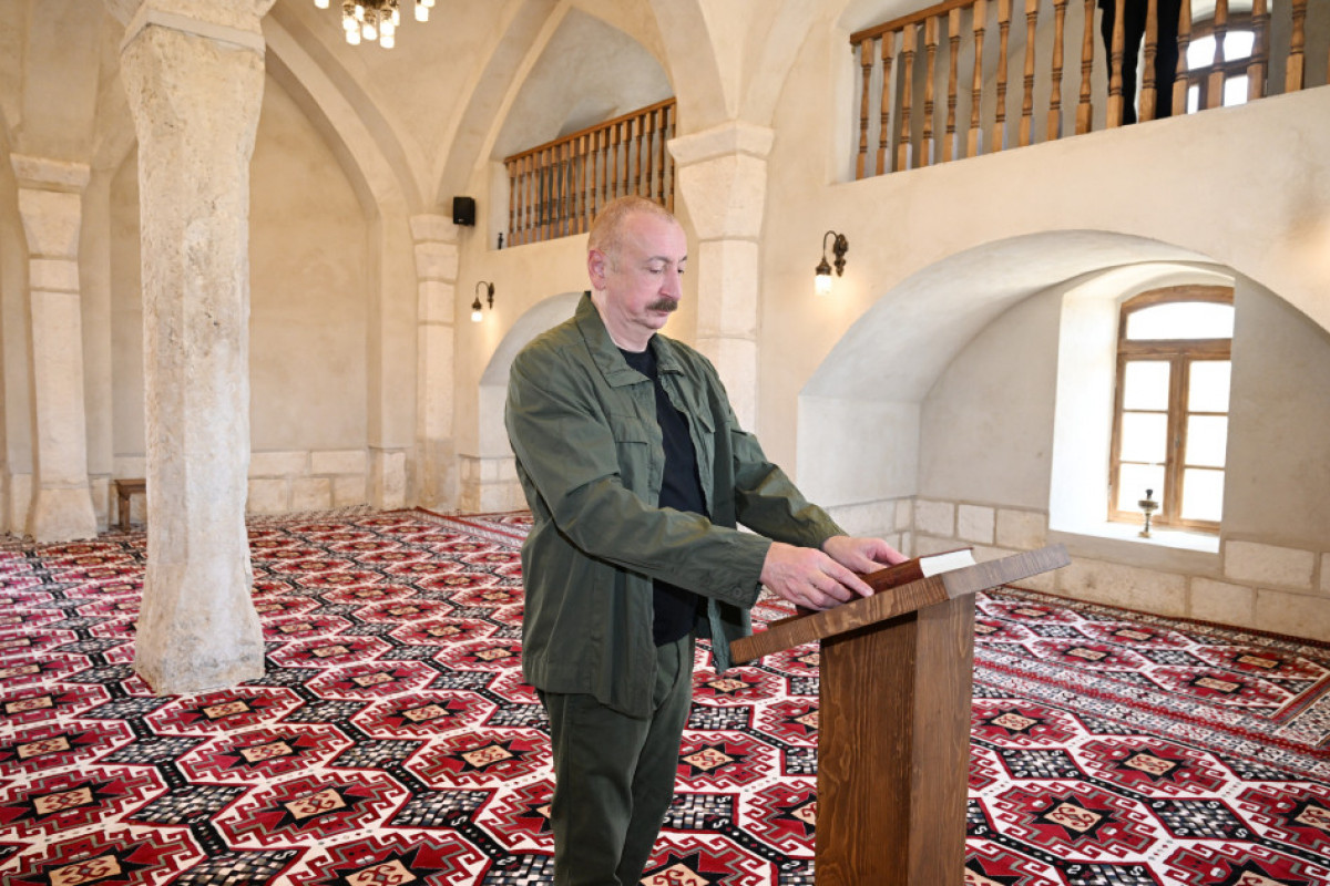 Le président Ilham Aliyev assiste à la réouverture d’une mosquée historique restaurée dans la région Aghdam