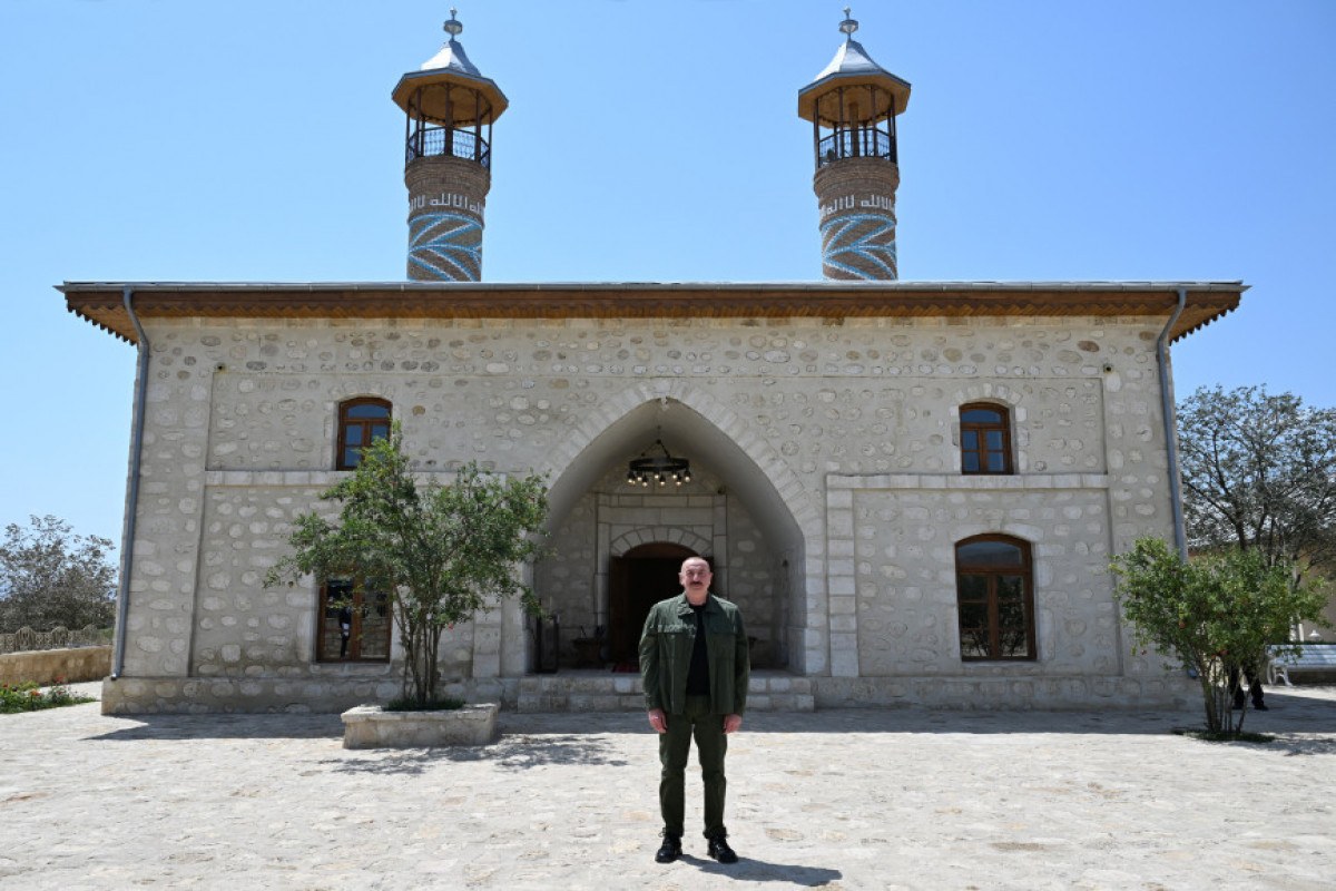 Le président Ilham Aliyev assiste à la réouverture d’une mosquée historique restaurée dans la région Aghdam