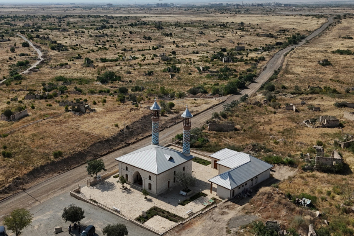 Le président Ilham Aliyev assiste à la réouverture d’une mosquée historique restaurée dans la région Aghdam