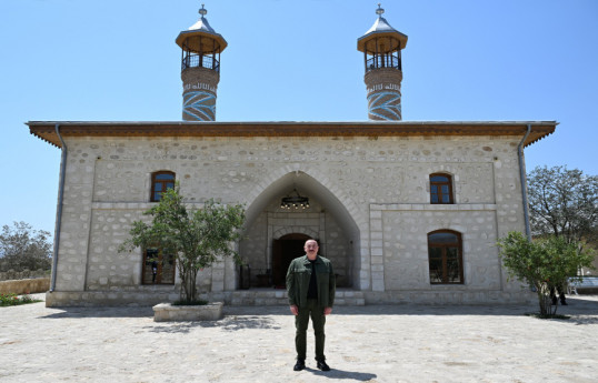 Le président Ilham Aliyev assiste à la réouverture d’une mosquée historique restaurée dans la région Aghdam