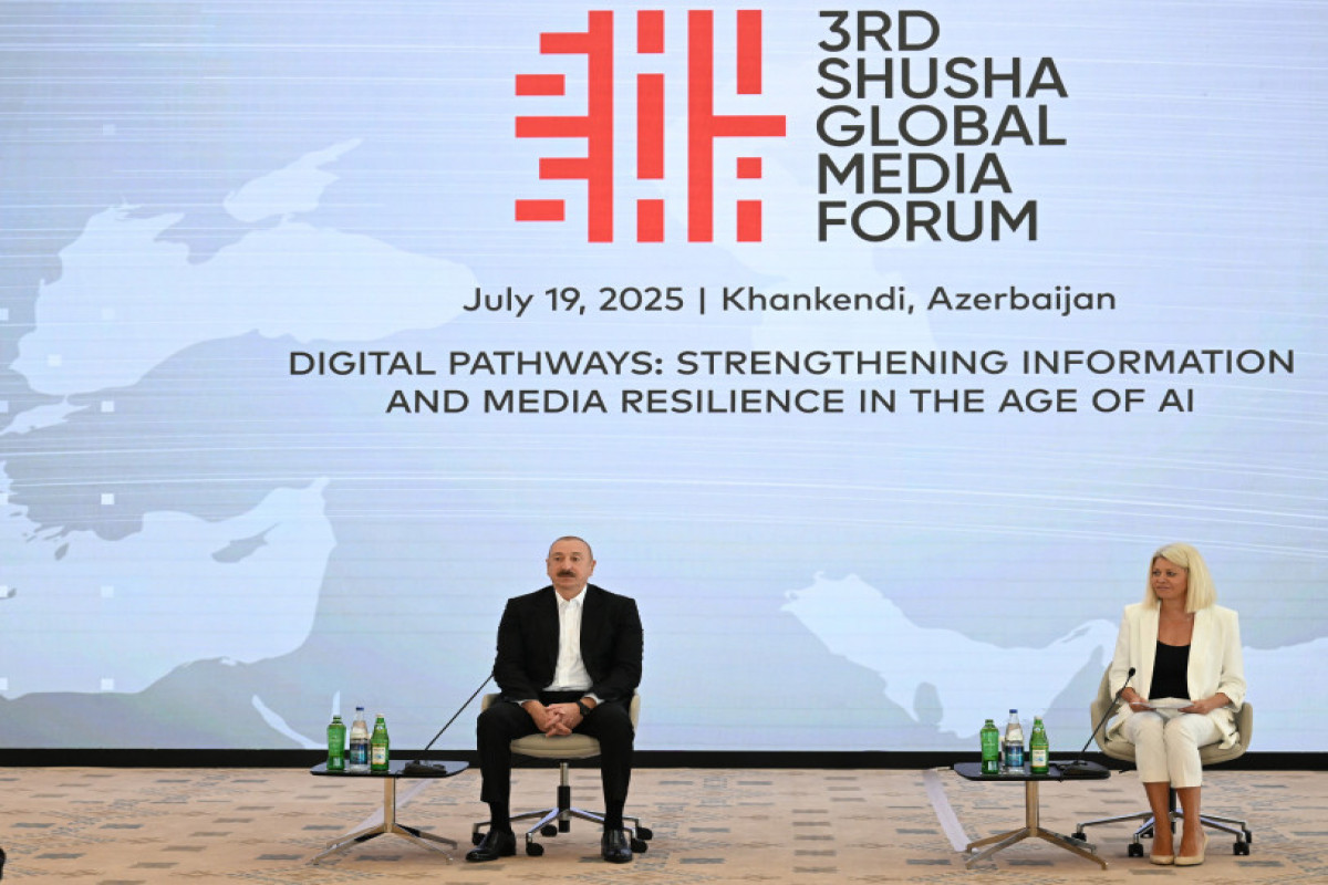 Le président Ilham Aliyev participe à la rencontre avec les participants au 3ème Global Media Forum de Choucha