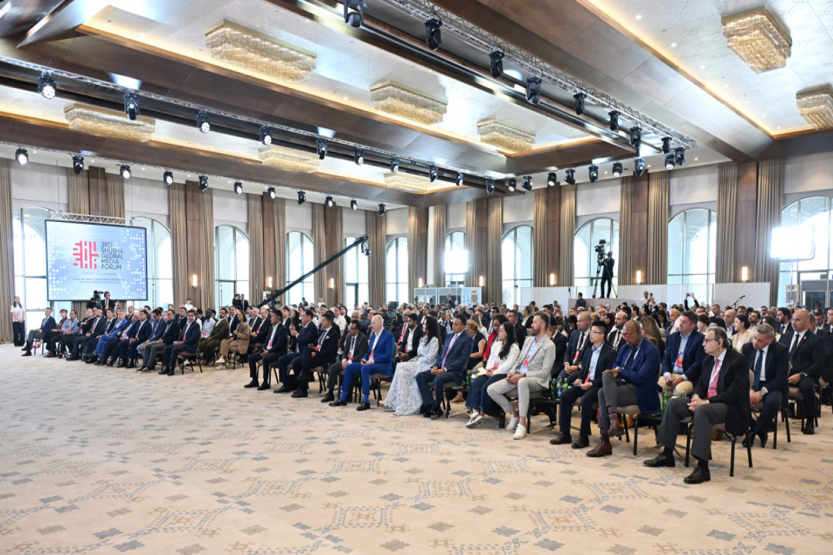 Le président Ilham Aliyev participe à la rencontre avec les participants au 3ème Global Media Forum de Choucha