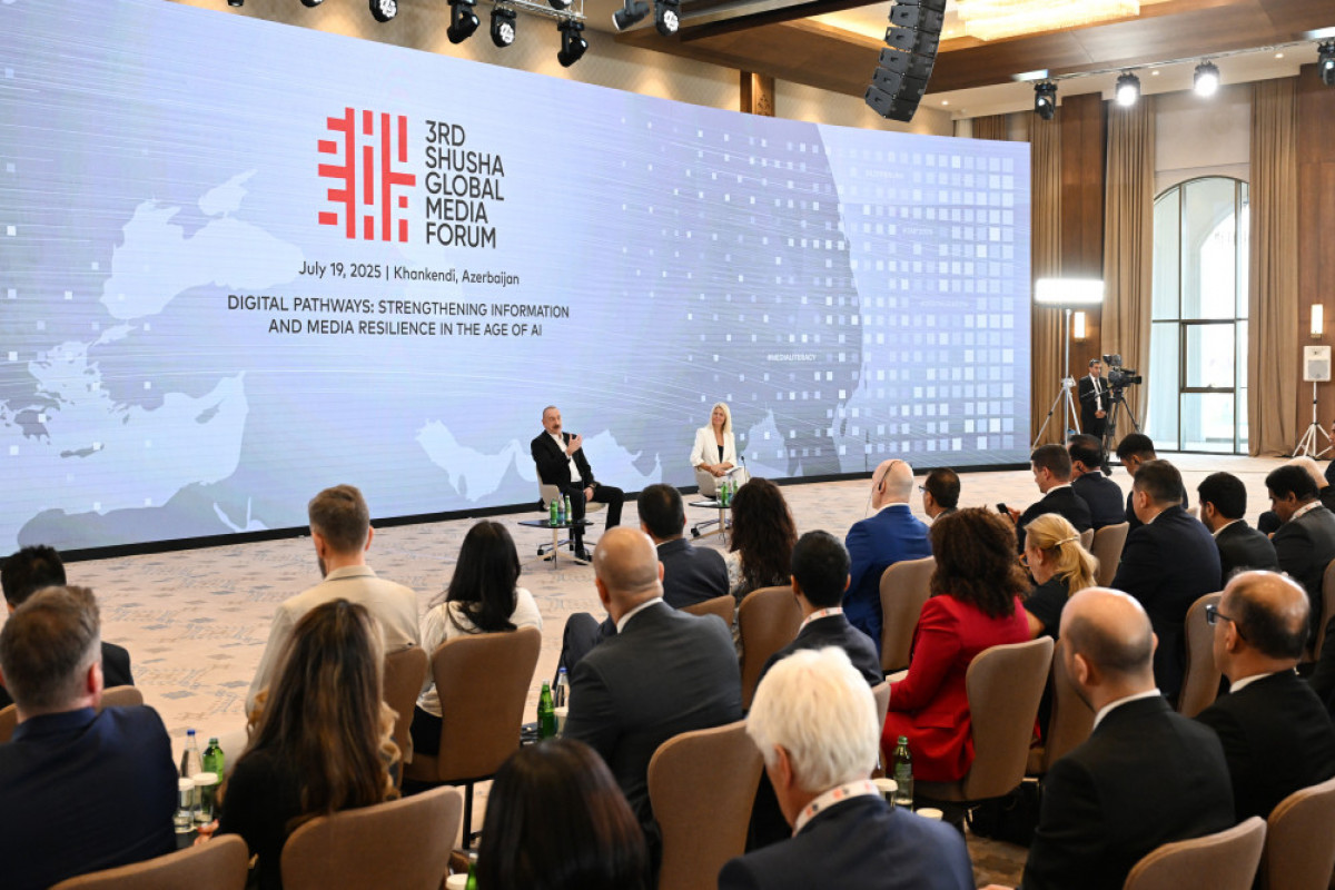 Le président Ilham Aliyev participe à la rencontre avec les participants au 3ème Global Media Forum de Choucha