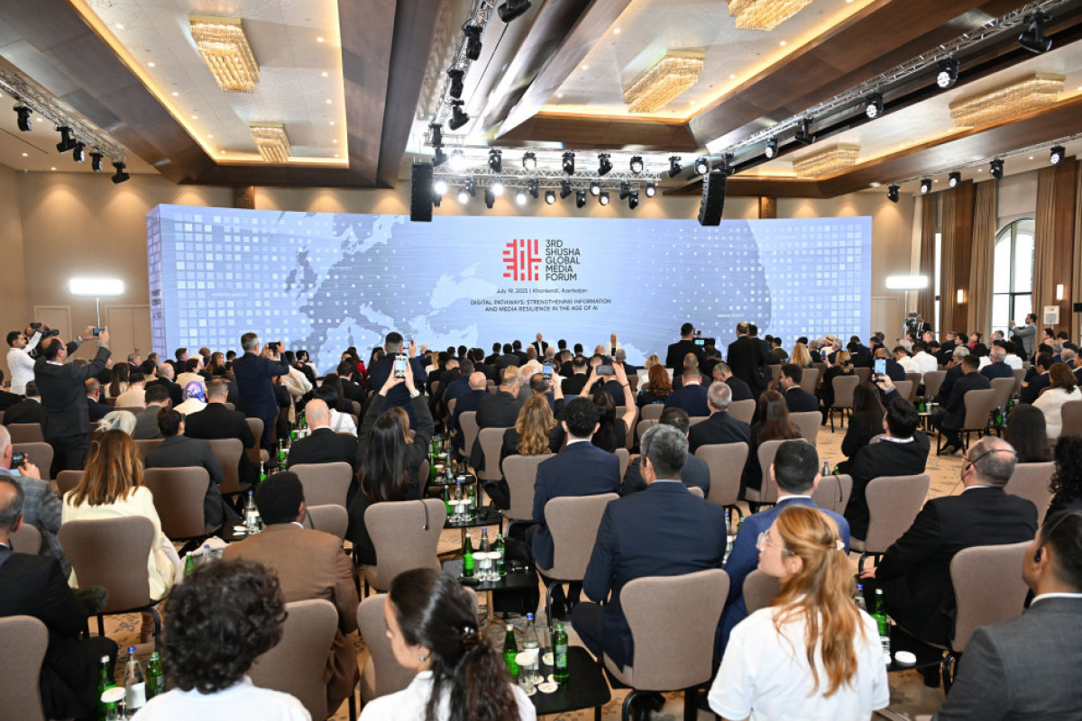 Le président Ilham Aliyev participe à la rencontre avec les participants au 3ème Global Media Forum de Choucha