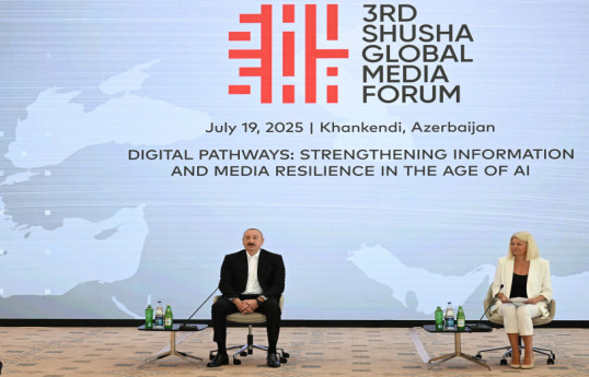 Le président Ilham Aliyev participe à la rencontre avec les participants au 3ème Global Media Forum de Choucha