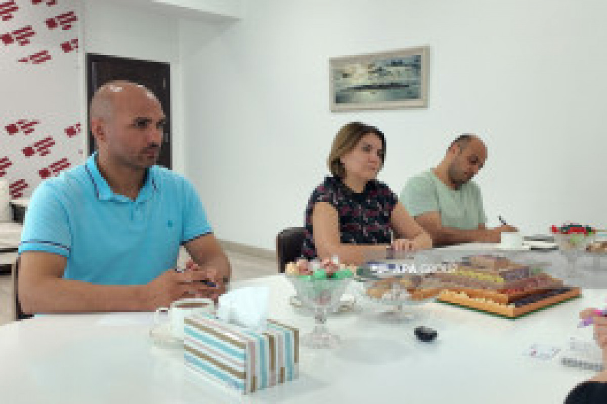 L'ambassadeur adjoint du Japon en Azerbaïdjan visite l'APA Media Group - PHOTO 
