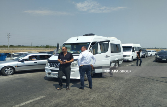 Un nouveau groupe des déplacés internes partent pour le village de Ballydja à Khodjaly - Photo 