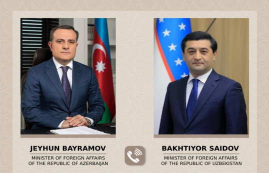 Les ministres des Affaires étrangères azerbaïdjanais et ouzbek s'entretiennent au téléphone