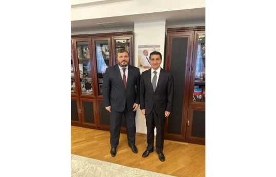 Hikmet Hadjiyev rencontre l'ambassadeur d'Ukraine
