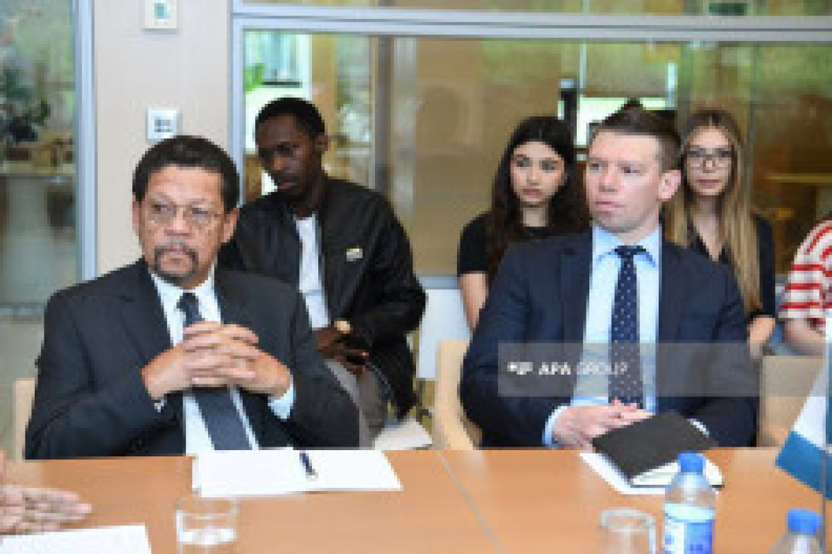 Les participants à la conférence internationale sur le colonialisme visitent l'Université ADA - Photo 