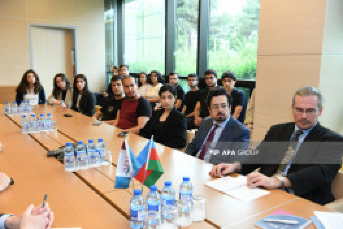 Les participants à la conférence internationale sur le colonialisme visitent l'Université ADA - Photo 