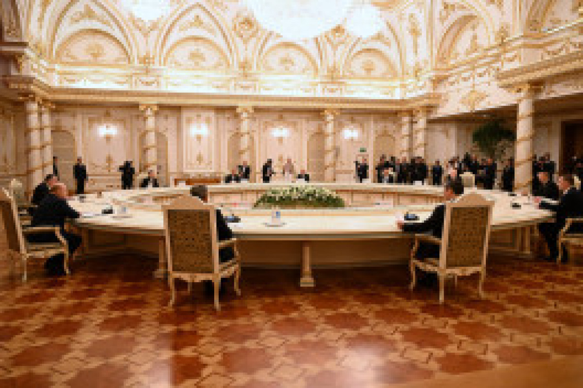 Le Premier ministre azerbaïdjanais participe à la réunion des membres du Conseil des chefs de gouvernement de la CEI avec le Président du Tadjikistan