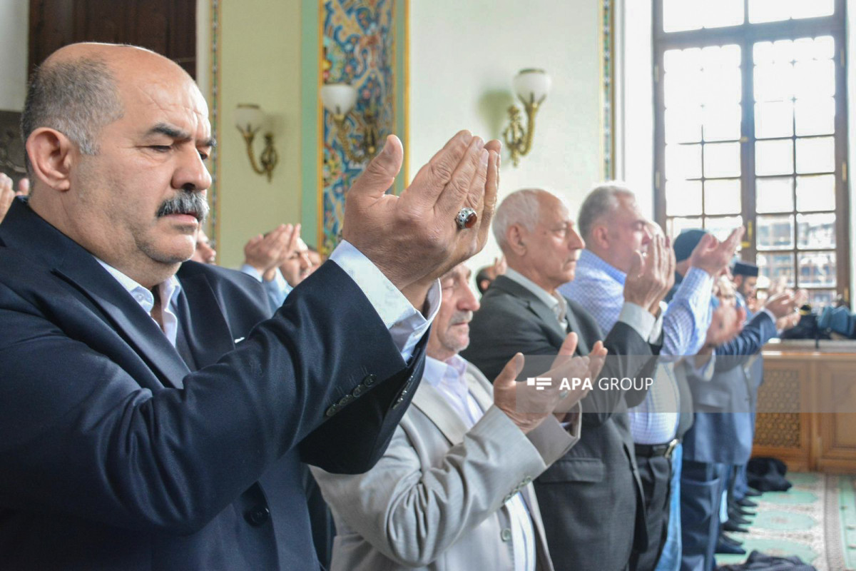 La prière de l’Aïd el-Adha accomplie aux mosquées de Bakou - Photo 