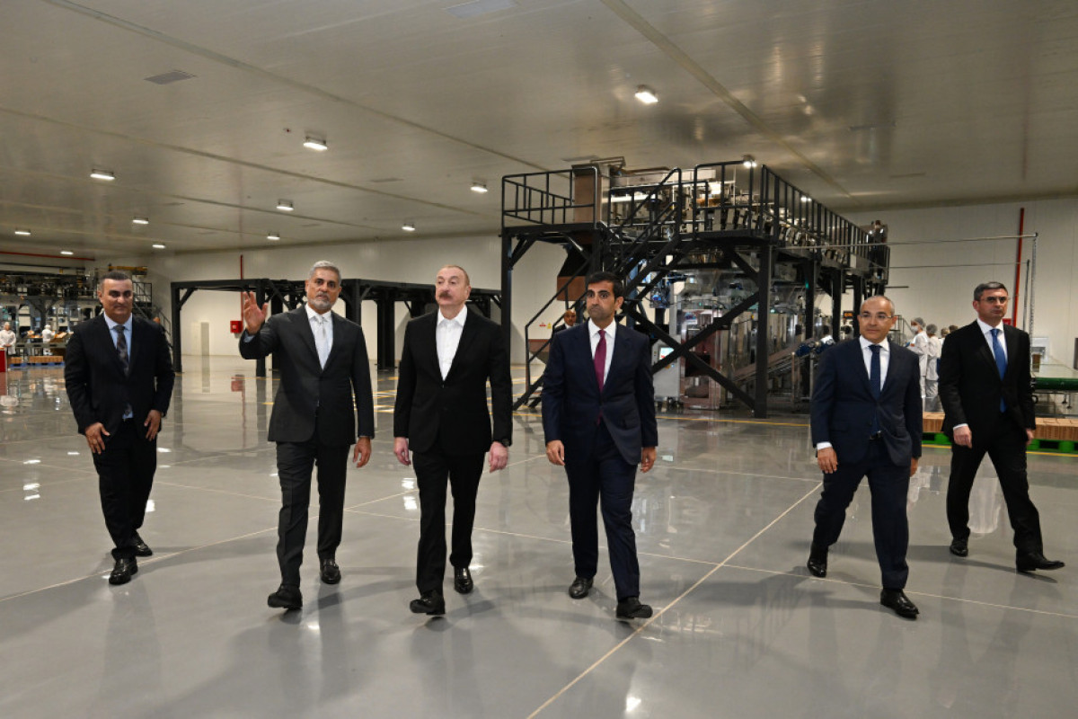 Le président azerbaïdjanais participe à l’inauguration d’une usine de production alimentaire de casse-croute à Bakou